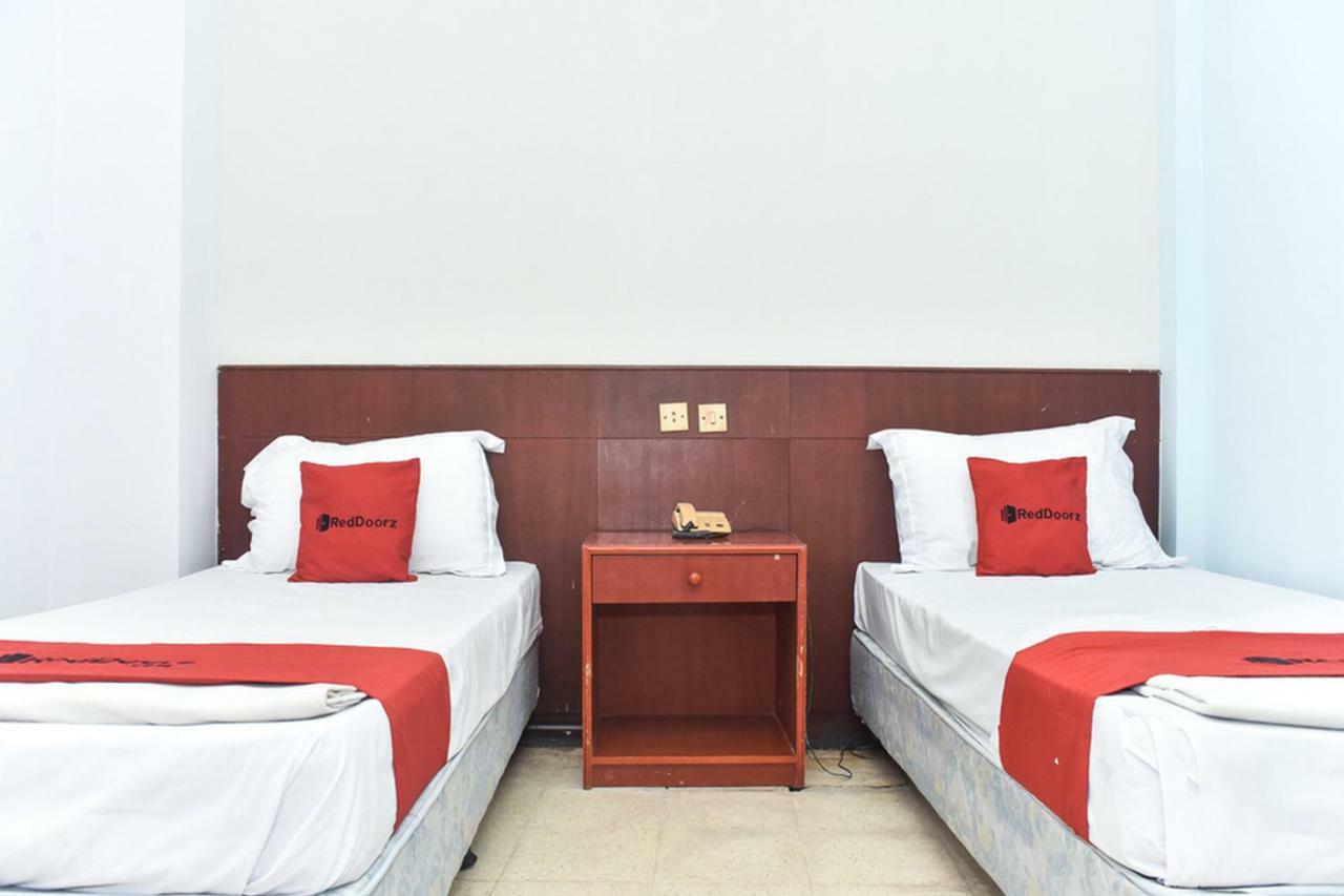 Reddoorz Near Kampung Warna Warni Hotel Malang Exterior photo