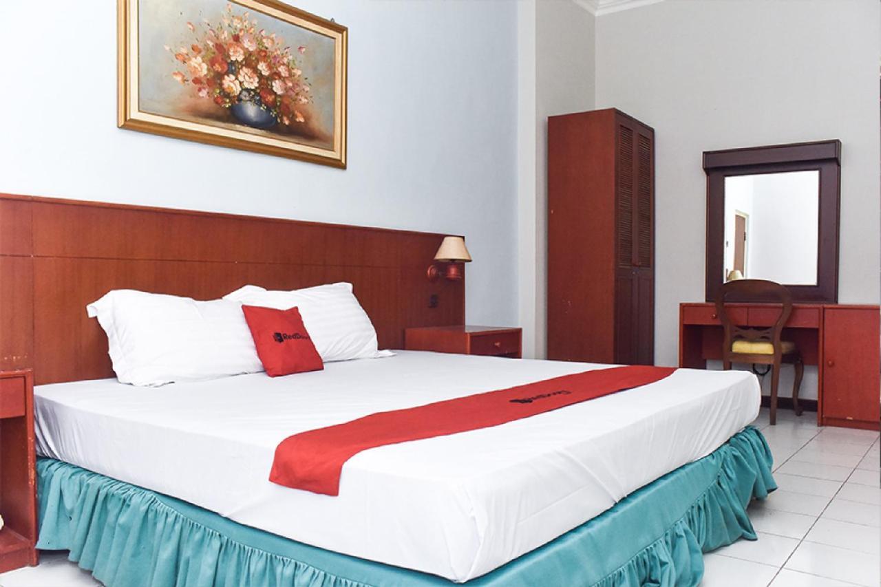 Reddoorz Near Kampung Warna Warni Hotel Malang Exterior photo